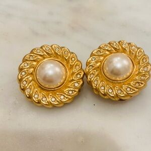 Elegant Gold and Pearl Earrings